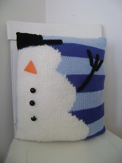 worsted-merino-superwash-snowman-pillow